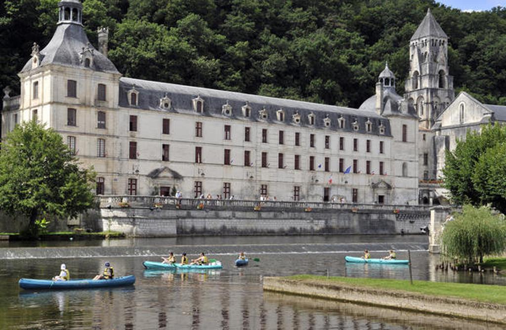 Vvf Perigord Sorges-En-Perigord Hotel Exterior photo