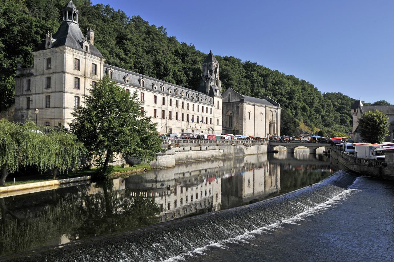 Vvf Perigord Sorges-En-Perigord Hotel Exterior photo